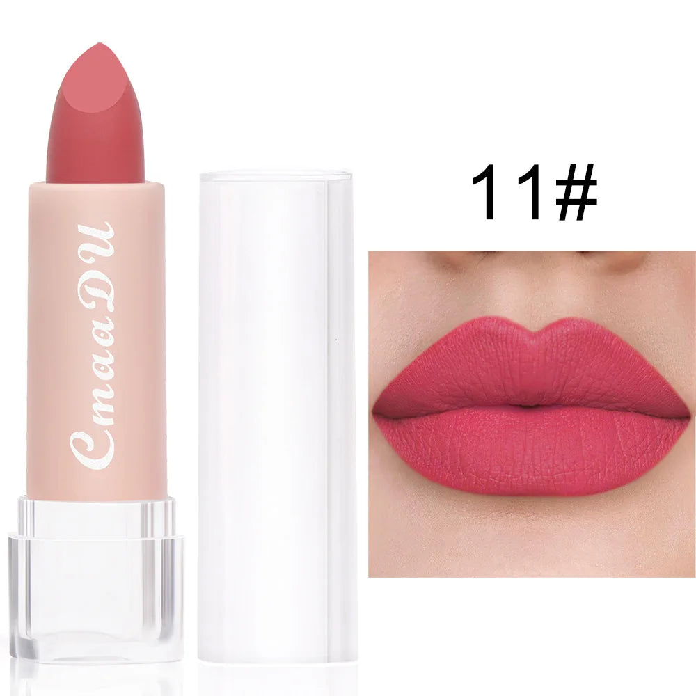أحمر الشفاه السائل من CmaaDu 15Color Pro يقدم تغطية غنية ومطفأة مع ملمس ناعم وخفيف بفضل تركيبته التي تحتوي على زيت خفيف.