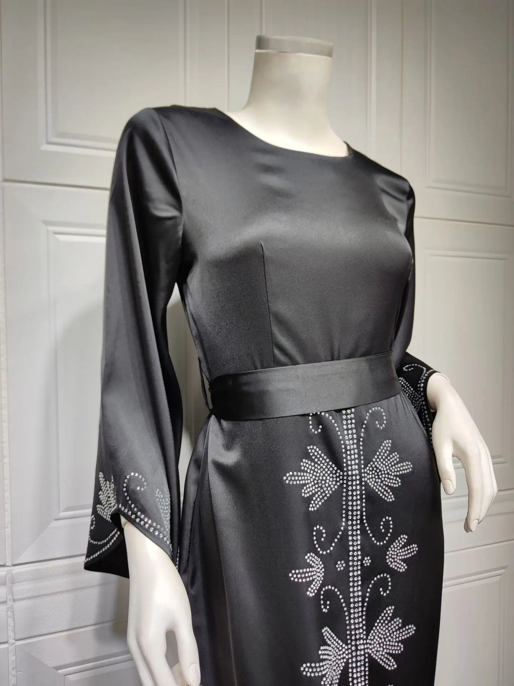 Elegant Satin Evening Gown Muslim Dress Women Abaya Long Sleeve Turkish Dresses Stylish Diamond Women Maxi Dress Dubai Kaftan