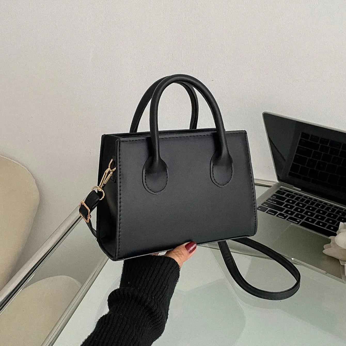 حقيبة نسائية أنيقة بسعة كبيرة – حقيبة كتف وكروس بودي عملية