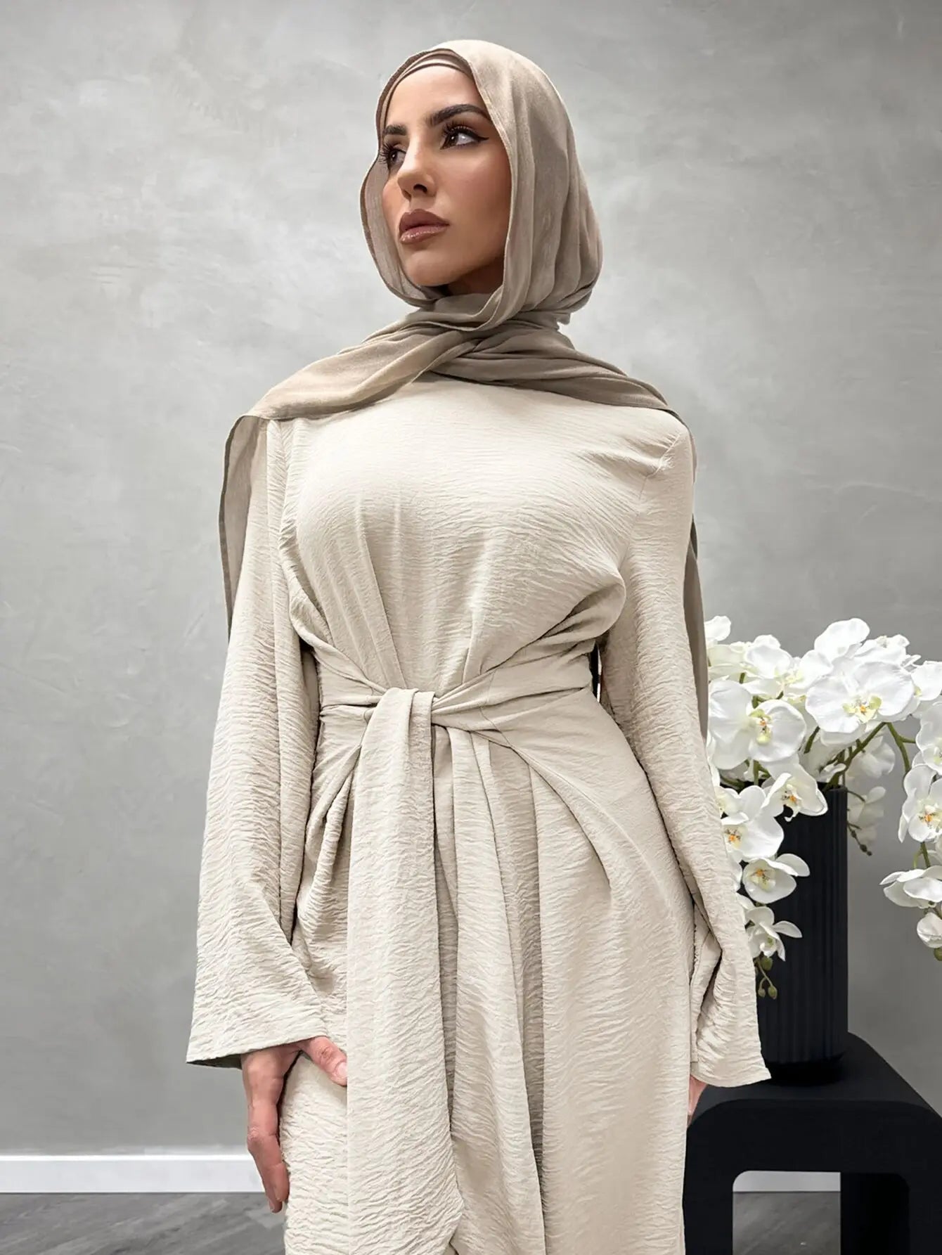 تألقي بأناقة  مع هذه العباءة  بتصميم  جميل  مستوحاة من الطراز التركي الأنيق.