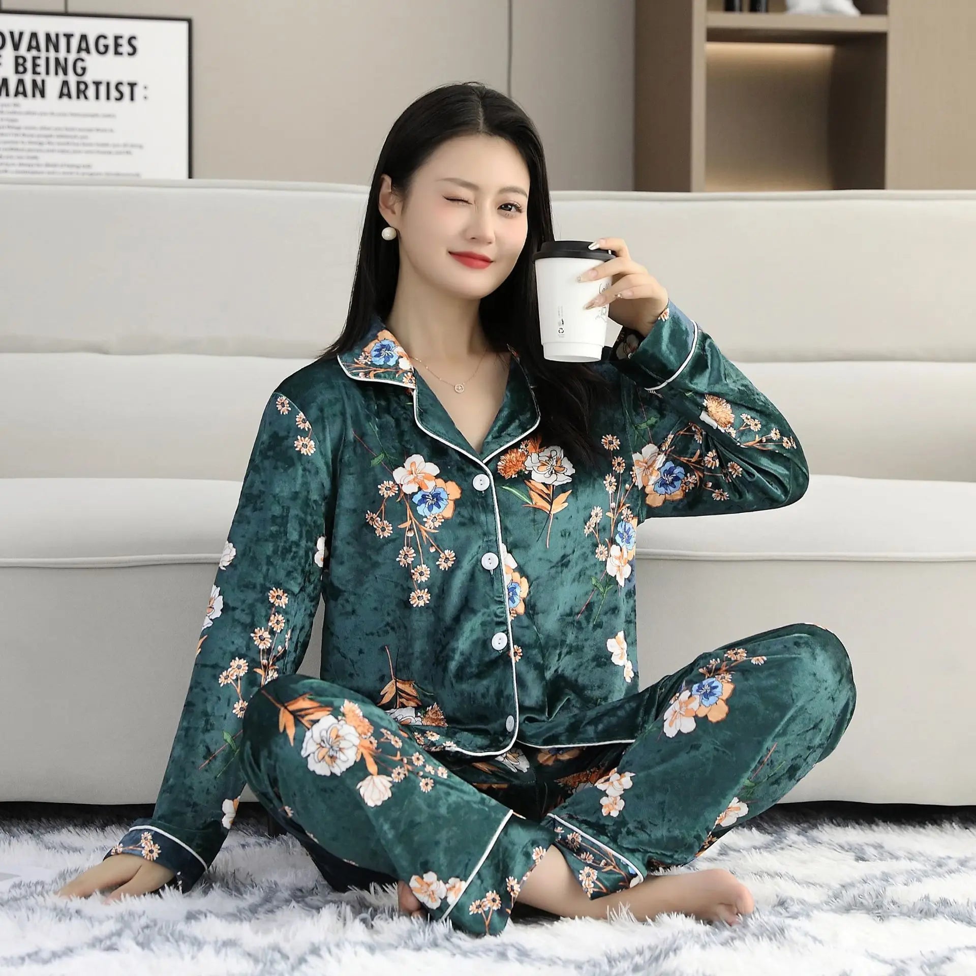 Elegant Women Pajamas 2-Piece Set long sleeved pants Print Velvet Pajamas Homewear Ladies Pajamas Women Sleepwear