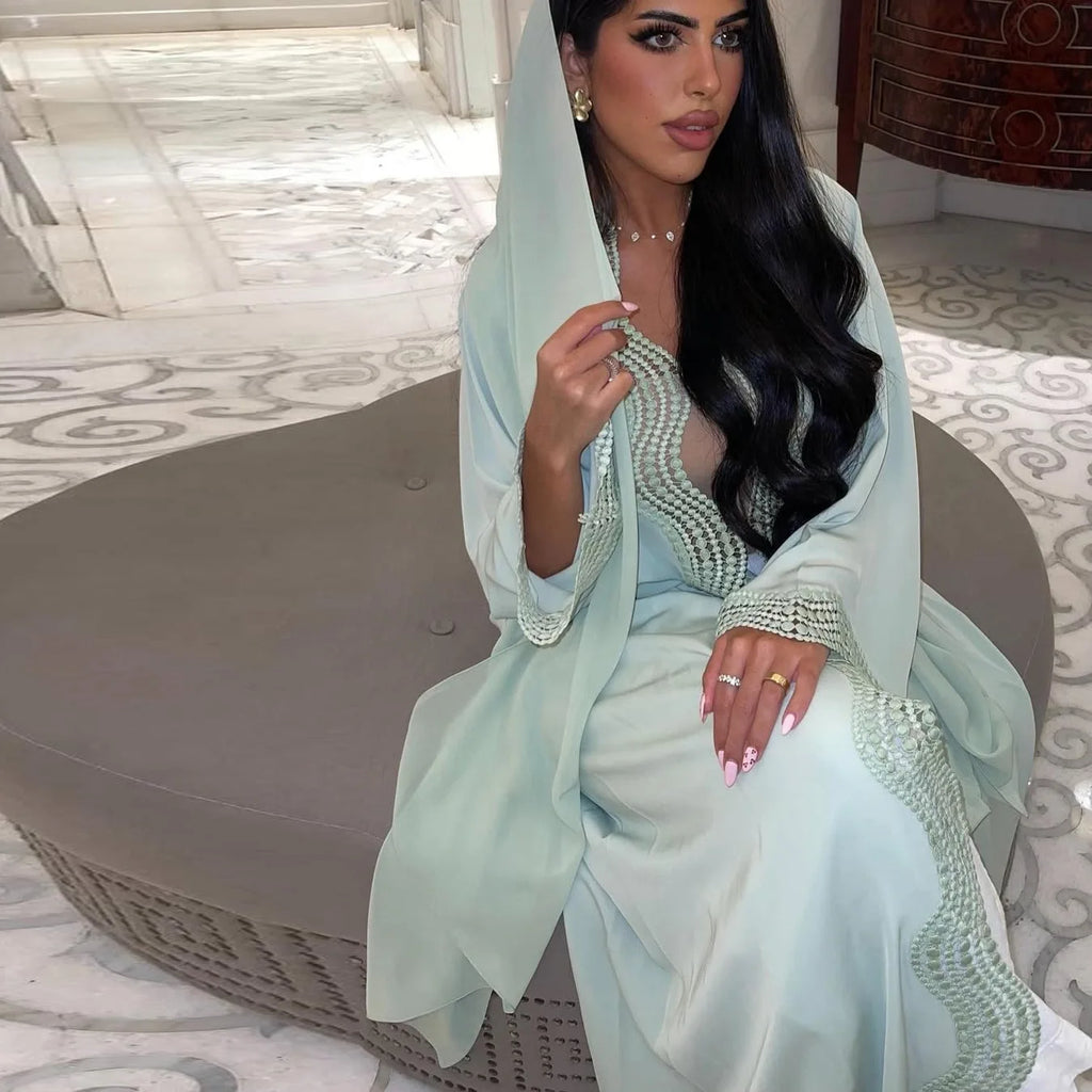 وصف المنتج ارتق بخزانة ملابسك المحتشمة مع هذه الكارديغان متعددة الاستخدامات، المصممة بعناية للمرأة المسلمة العصرية.