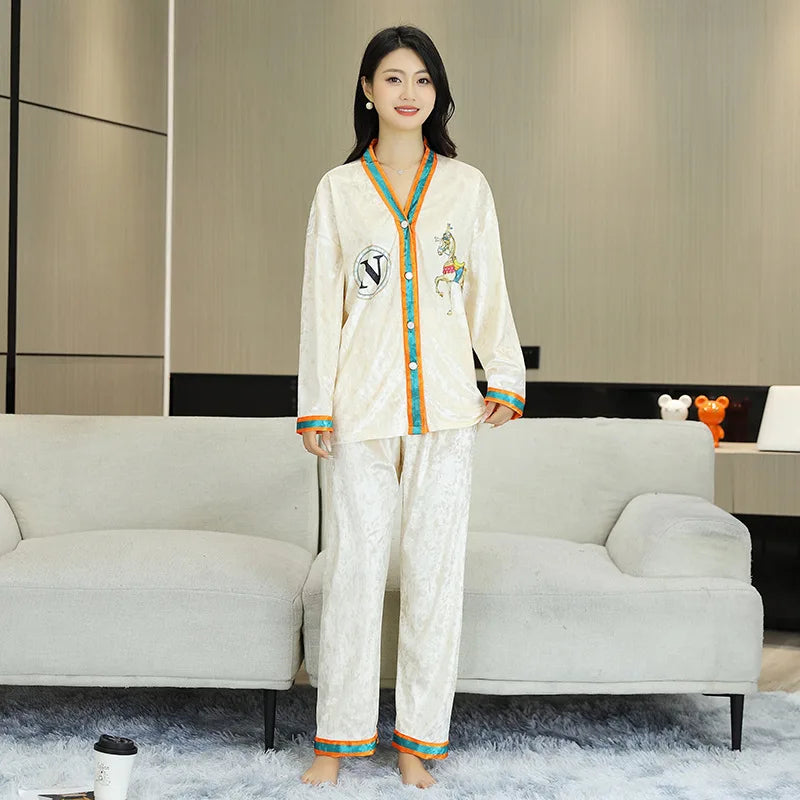 Elegant Women Pajamas 2-Piece Set long sleeved pants Print Velvet Pajamas Homewear Ladies Pajamas Women Sleepwear