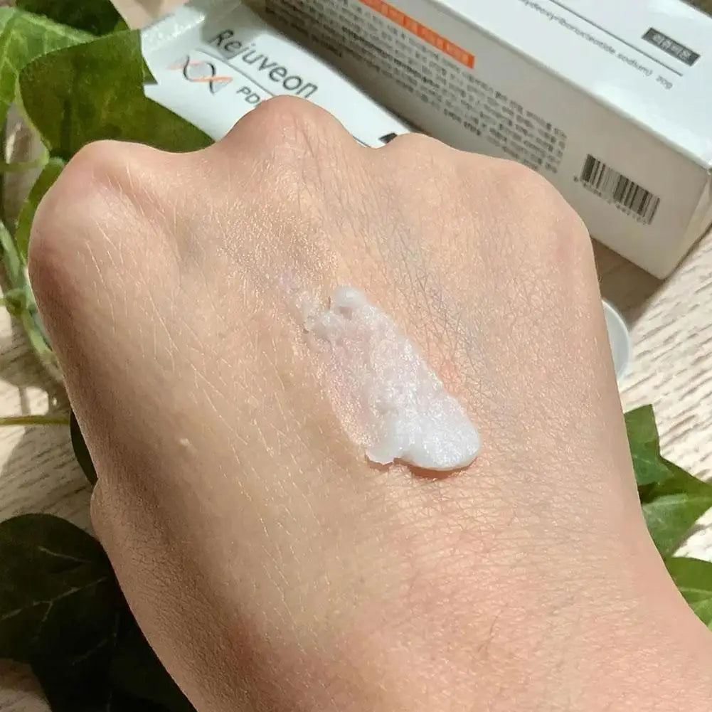 المعروف بدعمه لتجدد البشرةPDRN (Salmon DNA)امنحي بشرتك عناية مكثفة تعيد لها النضارة والمرونة مع كريم غني بمكوين